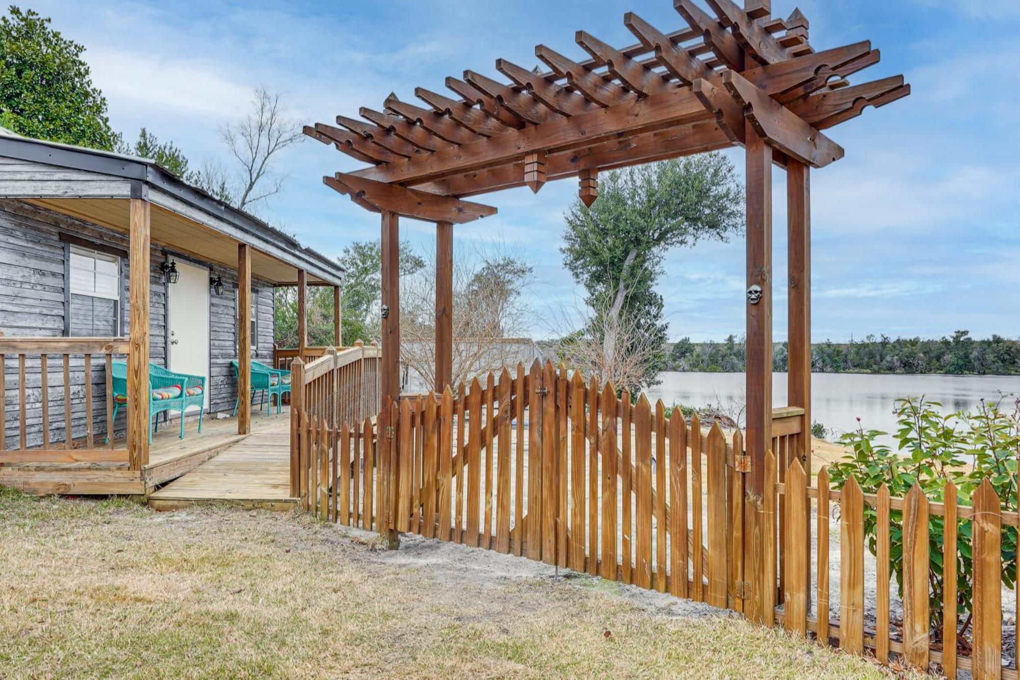 Lakefront Panama City Studio With Hot Tub Access Dış mekan fotoğraf